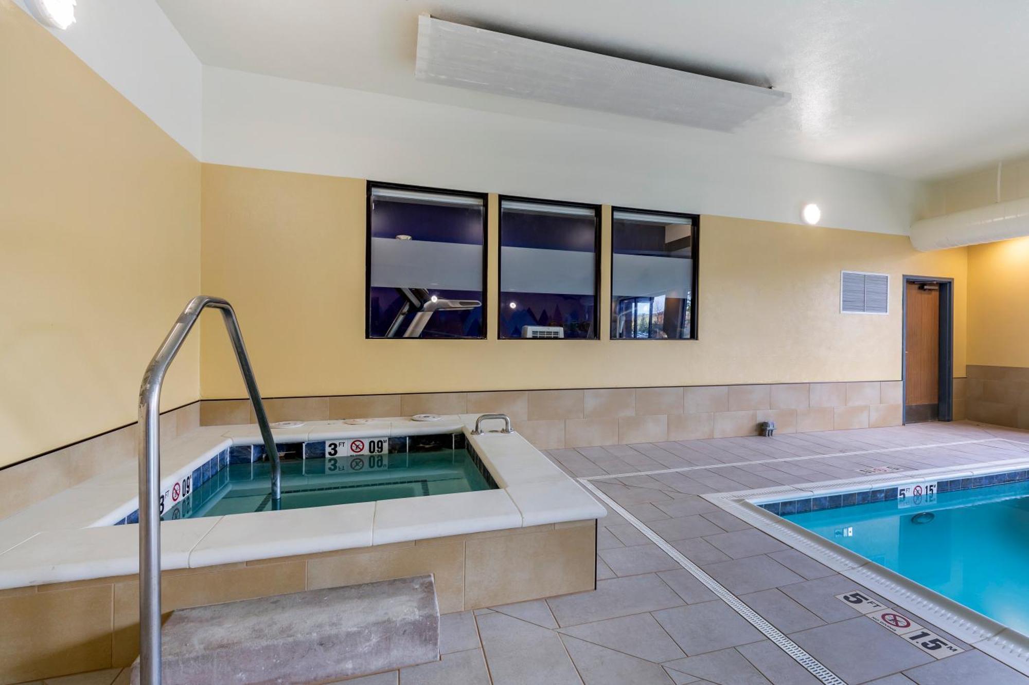 מיסולה Comfort Inn מראה חיצוני תמונה